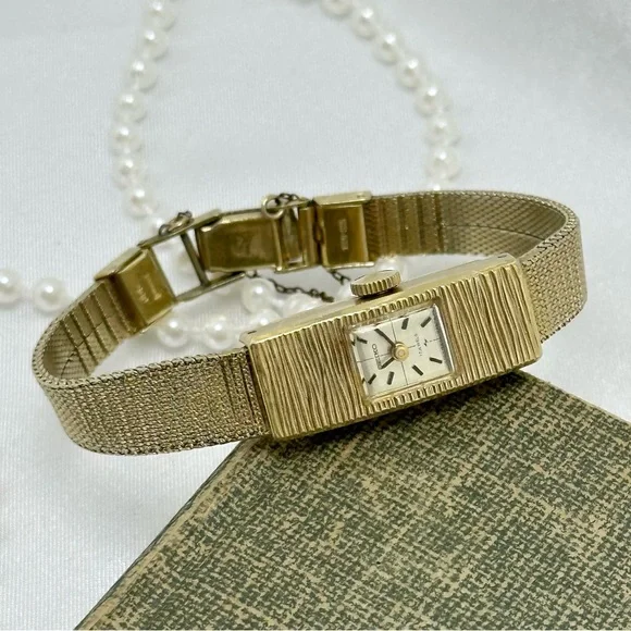 Slender Gold Vintage Seiko Wind-Up Watch - Picture 2 of 8